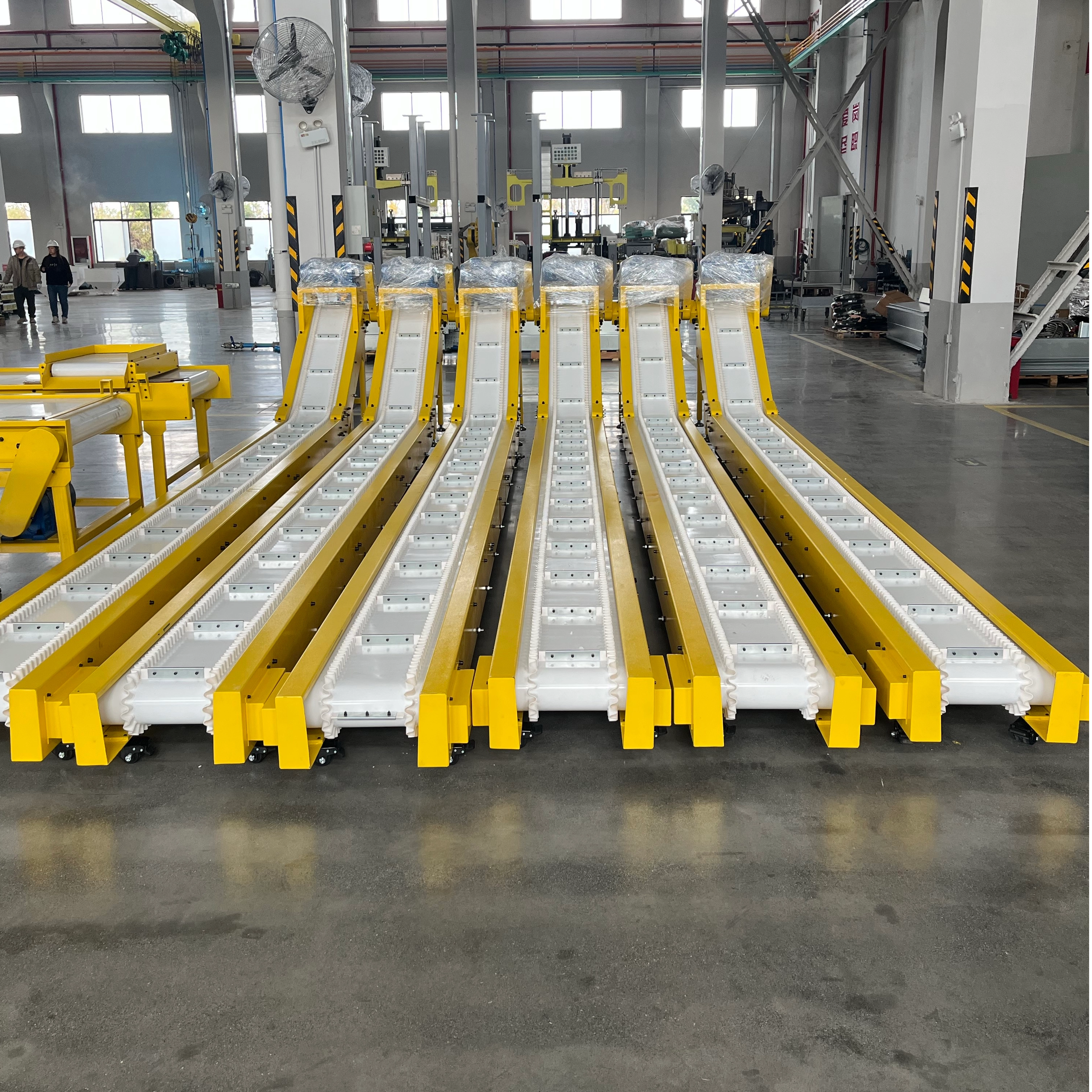 Homokszalagos sz&aacute;ll&iacute;t&oacute;szalag