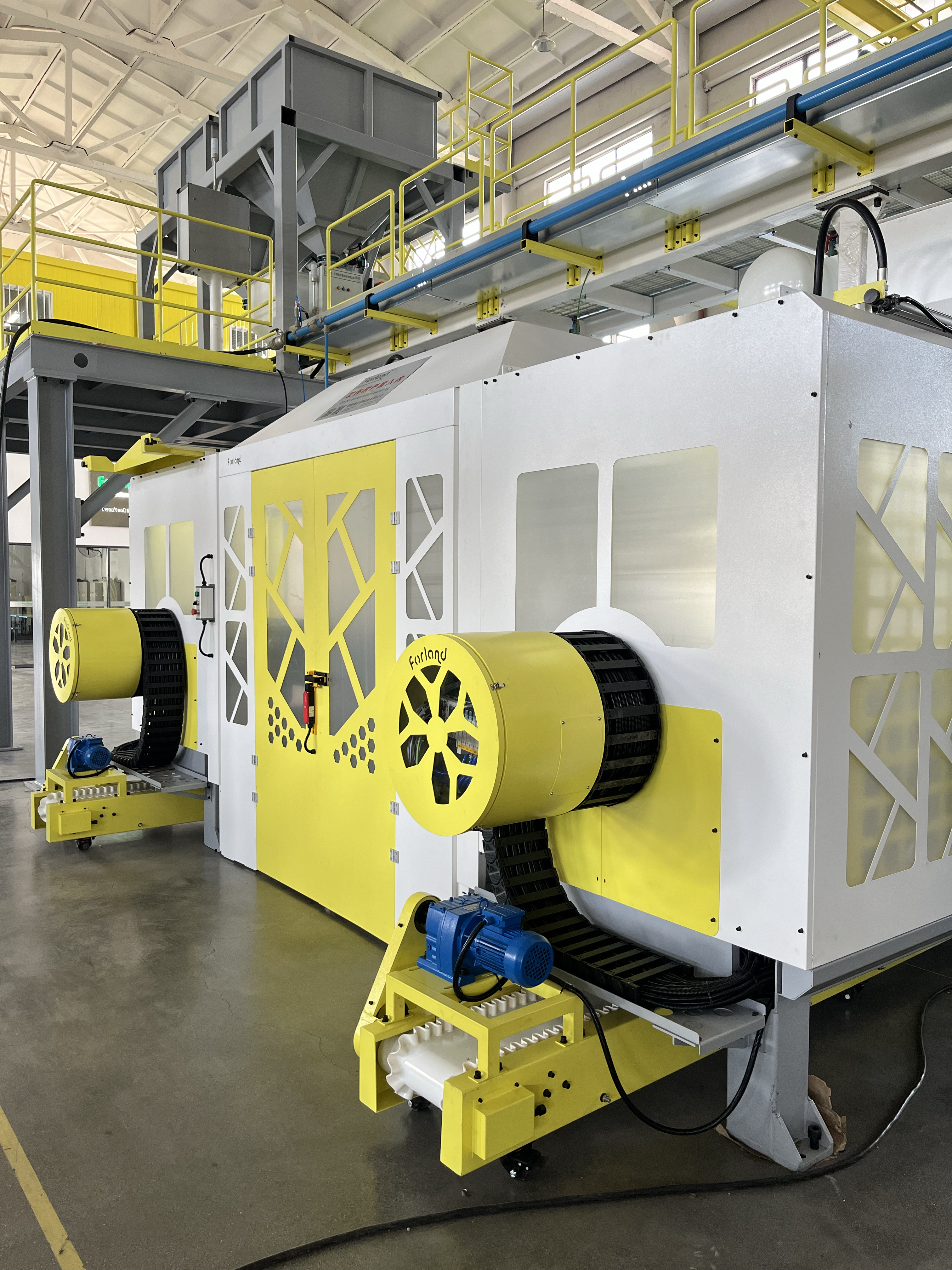 F&uuml;ggőleges t&iacute;pus&uacute; forr&oacute; doboz Core Shooter Machine