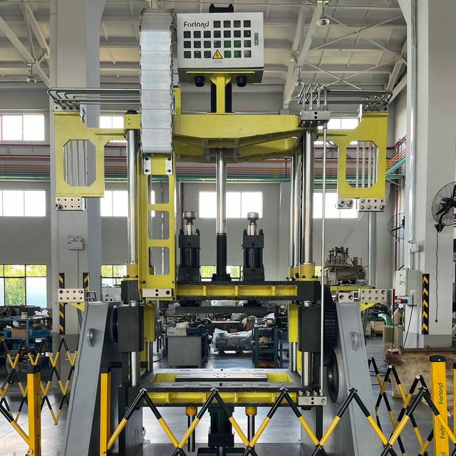 Billenő gravit&aacute;ci&oacute;s pr&eacute;s&ouml;ntő egys&eacute;g